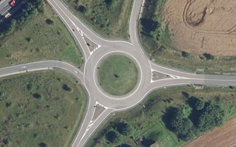 Vue aérienne du Rond-point anonyme n°40981325