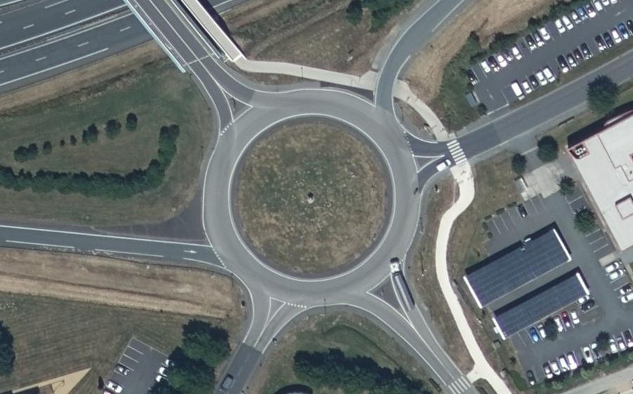 Vue aérienne du Rond-point anonyme n°40988184