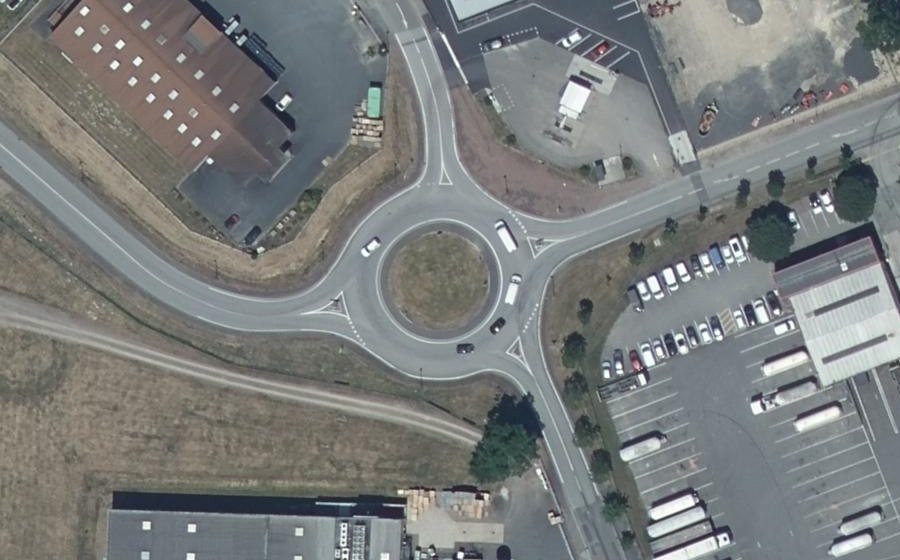Vue aérienne du Rond-point anonyme n°40988188