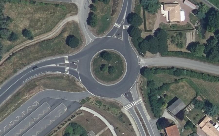 Vue aérienne du Rond-point anonyme n°40989121