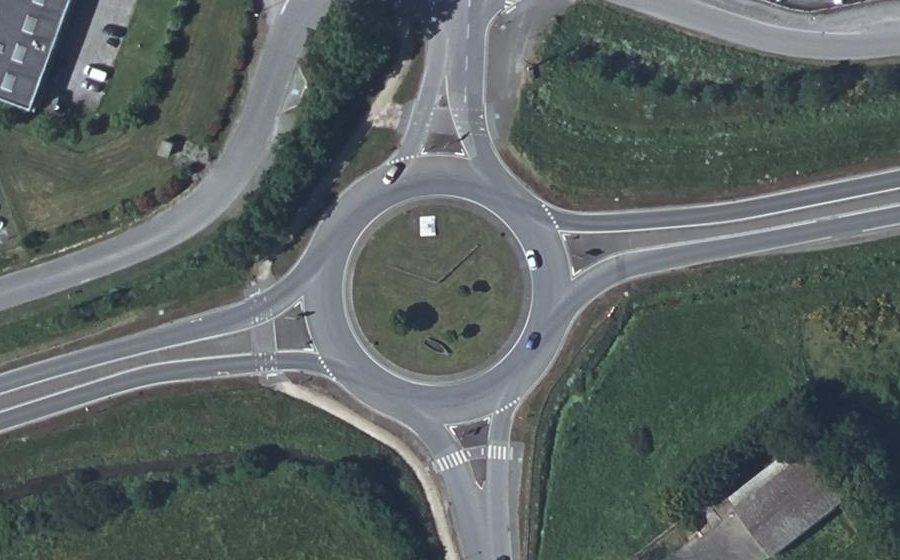 Vue aérienne du Rond-point anonyme n°40990162