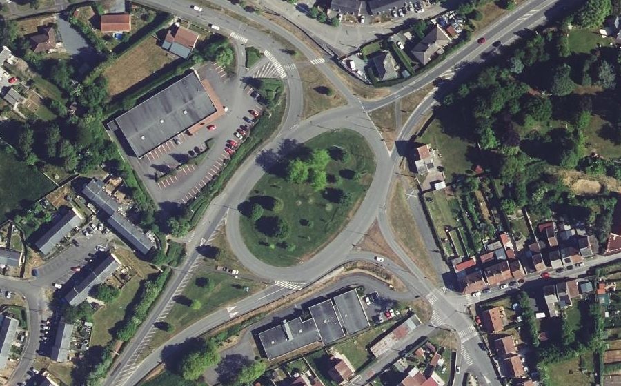 Vue aérienne du Rond-point anonyme n°41015128
