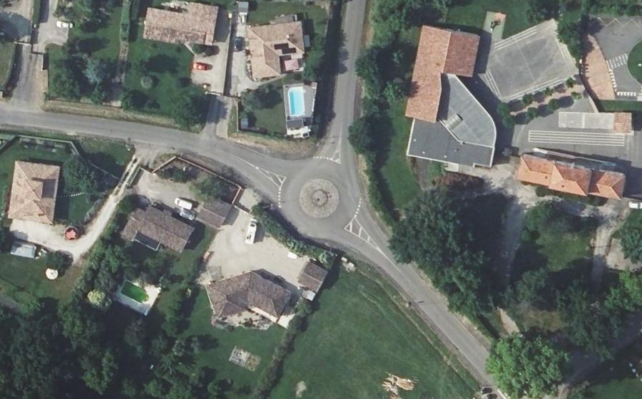 Vue aérienne du Rond-point anonyme n°410271576