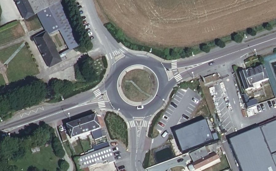 Vue aérienne du Rond-point anonyme n°410302860
