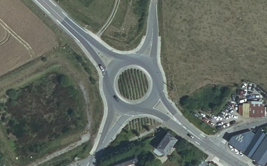 Vue aérienne du Rond-point anonyme n°410313941