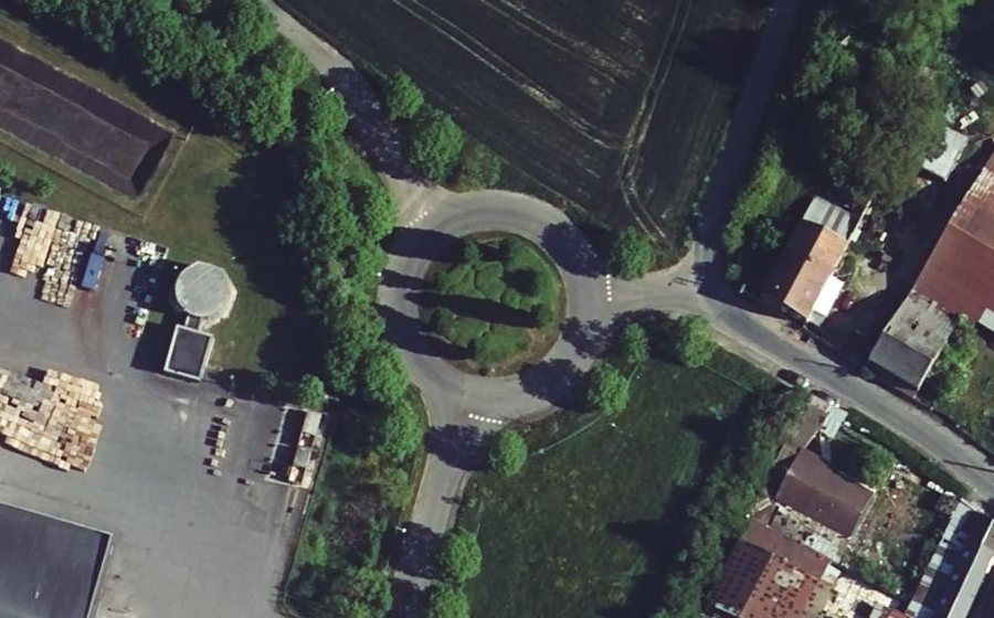 Vue aérienne du Rond-point anonyme n°41046854