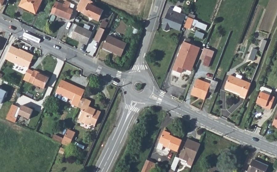 Vue aérienne du Rond-point anonyme n°41058373