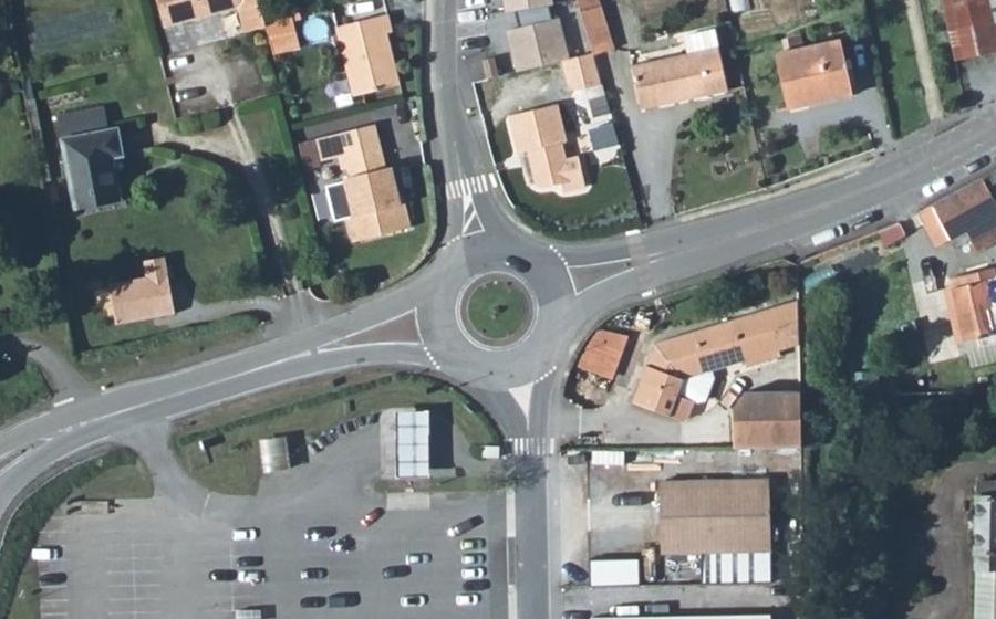 Vue aérienne du Rond-point anonyme n°41066409