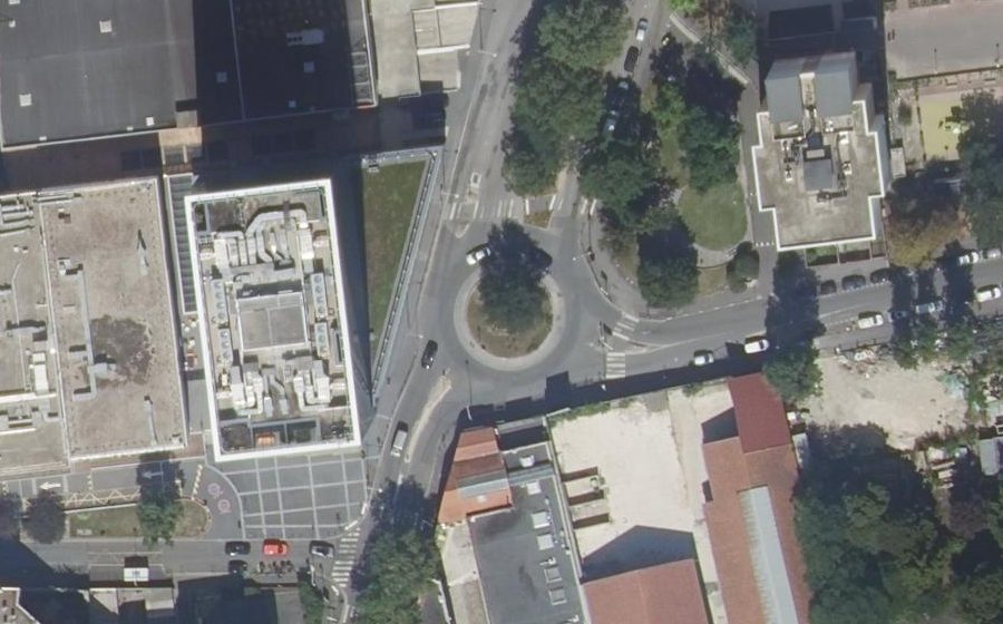 Vue aérienne du Rond-point anonyme n°41066413