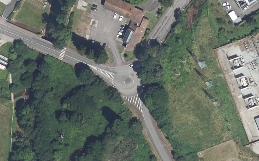 Vue aérienne du Rond-point anonyme n°41083566