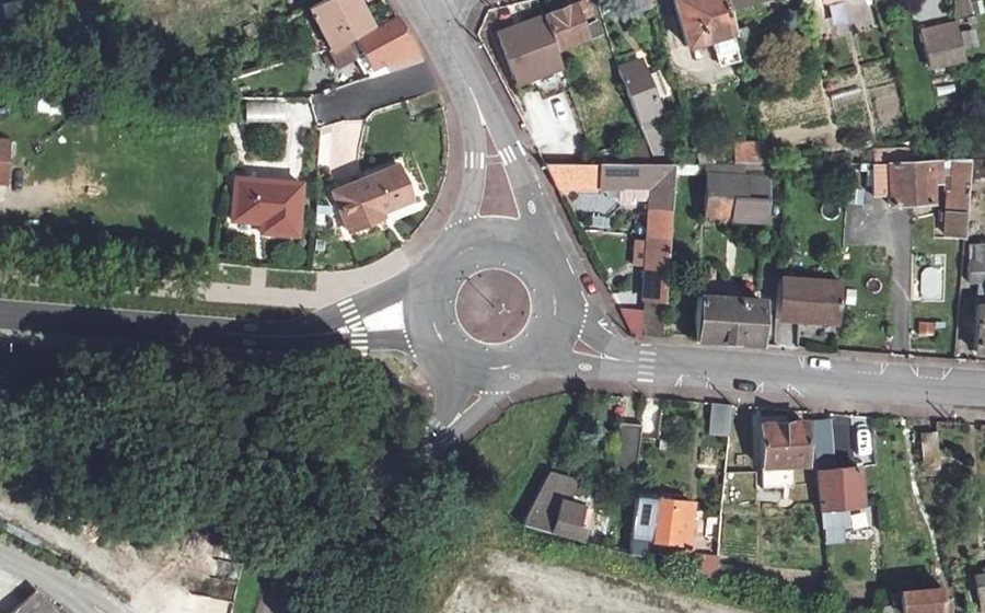 Vue aérienne du Rond-point anonyme n°41083635
