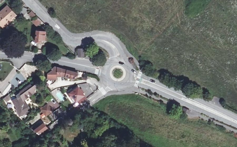 Vue aérienne du Rond-point anonyme n°41129621