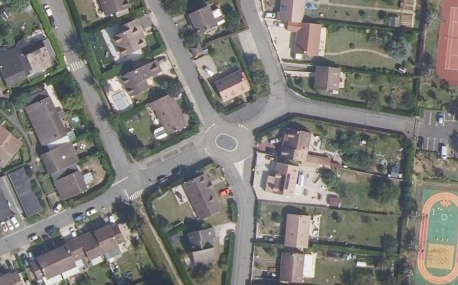 Vue aérienne du Rond-point anonyme n°41131285