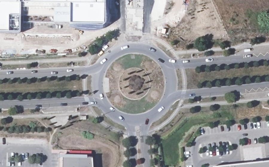 Vue aérienne du Rond-point anonyme n°41140078