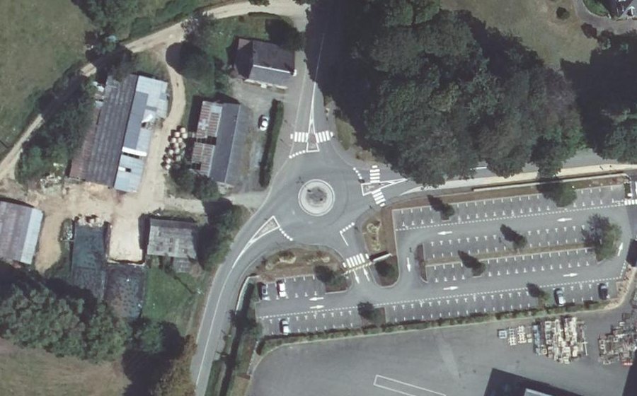 Vue aérienne du Rond-point anonyme n°411414933