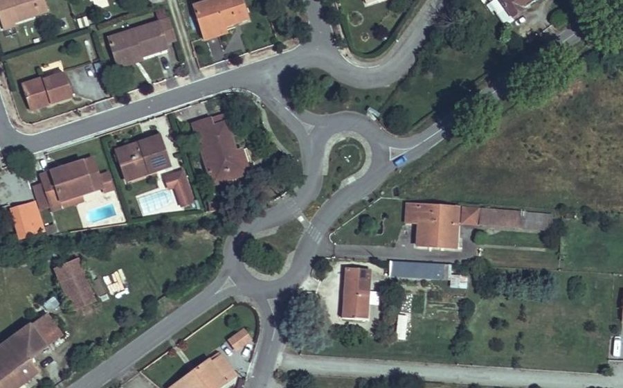 Vue aérienne du Rond-point anonyme n°41154350