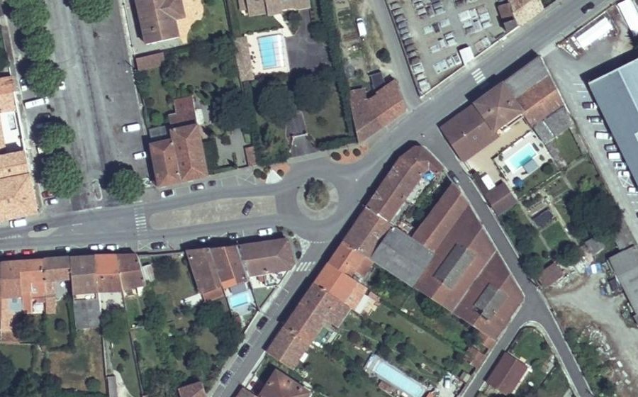 Vue aérienne du Rond-point anonyme n°41157235