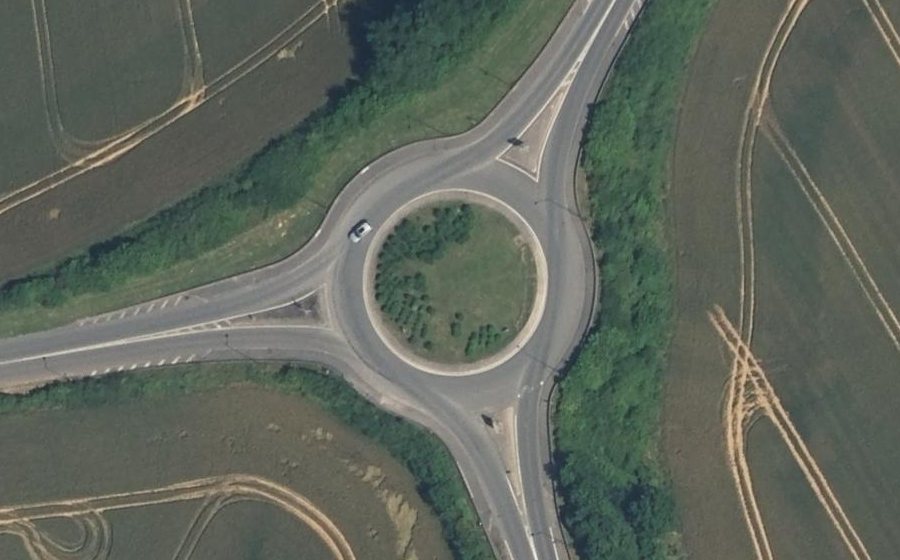 Vue aérienne du Rond-point anonyme n°41157982