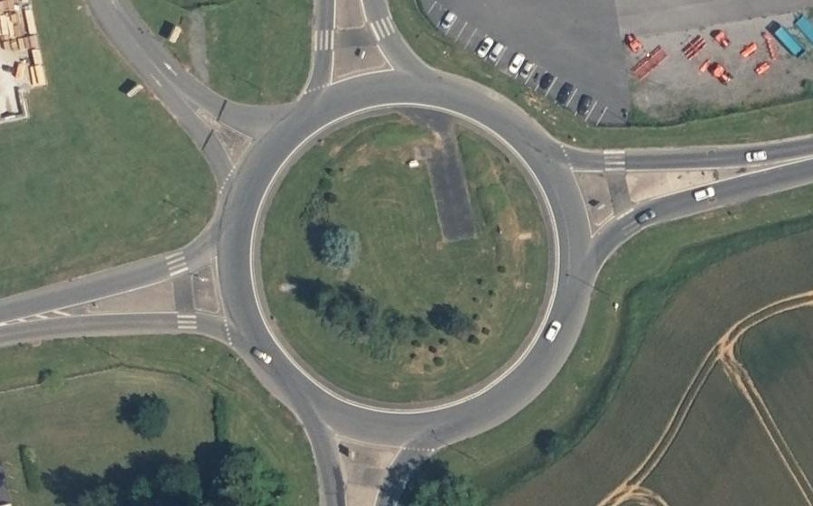 Vue aérienne du Rond-point anonyme n°41157987
