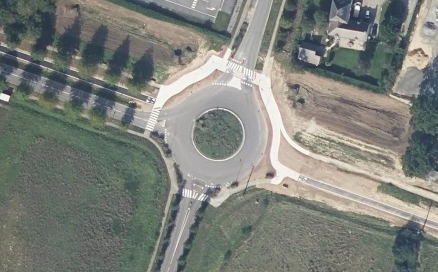Vue aérienne du Rond-point anonyme n°41160495