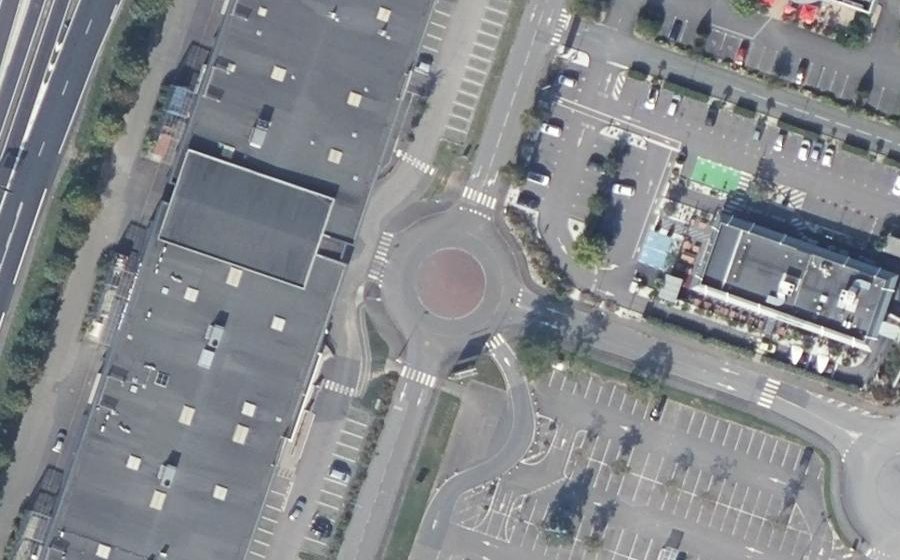 Vue aérienne du Rond-point anonyme n°41160506