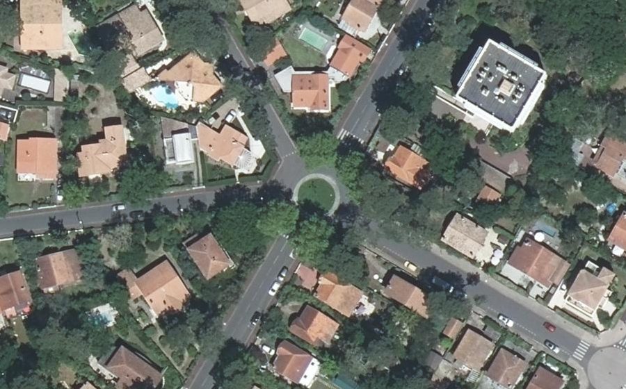 Vue aérienne du Rond-point anonyme n°41161078