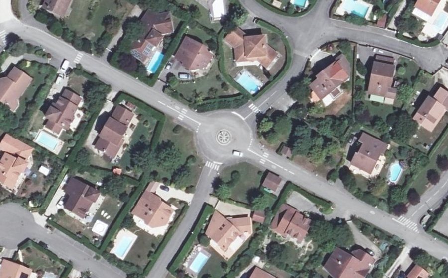 Vue aérienne du Rond-point anonyme n°41179136