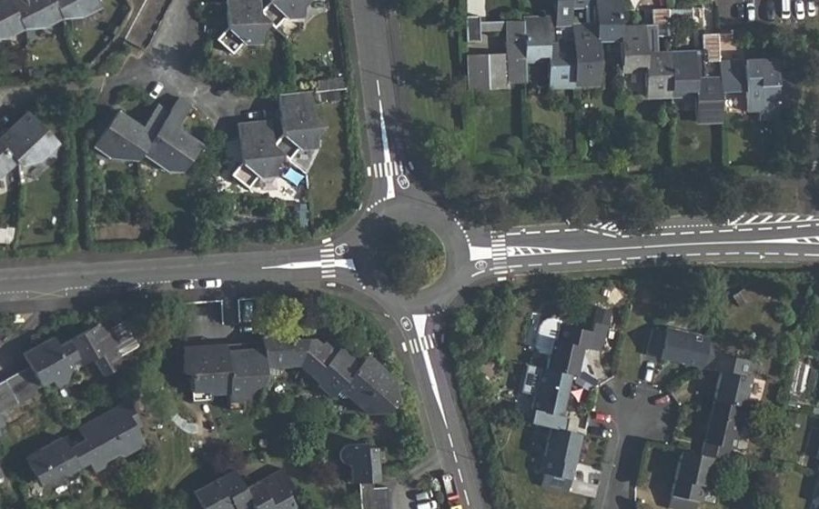 Vue aérienne du Rond-point anonyme n°41181536