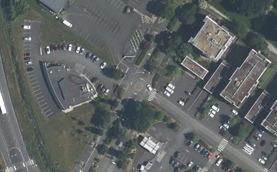 Vue aérienne du Rond-point anonyme n°41181539