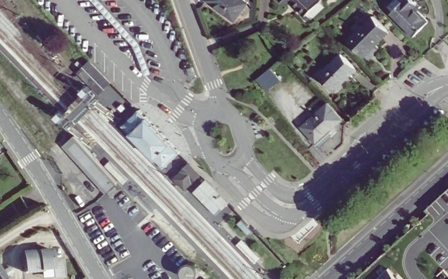 Vue aérienne du Rond-point anonyme n°412080556