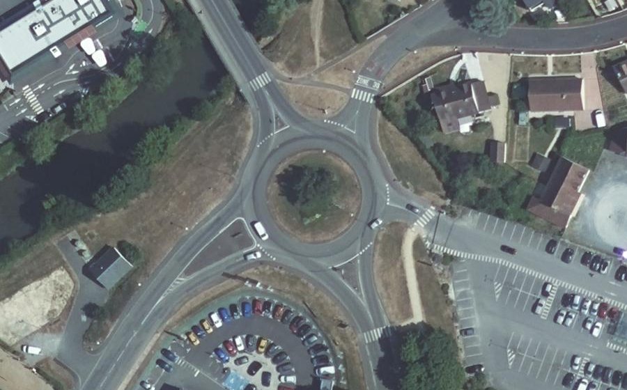 Vue aérienne du Rond-point anonyme n°41235697