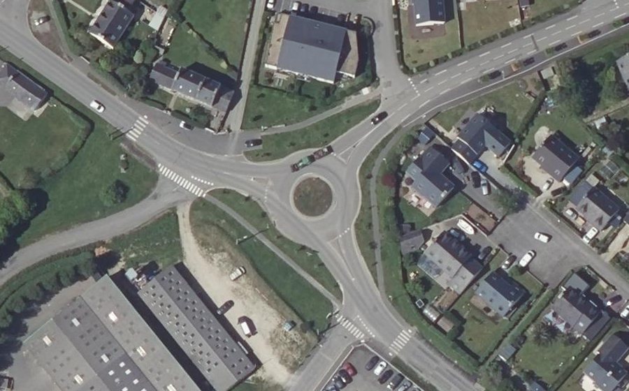 Vue aérienne du Rond-point anonyme n°412452626