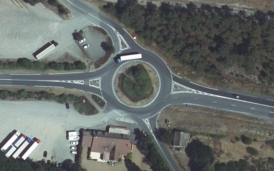 Vue aérienne du Rond-point anonyme n°41252809