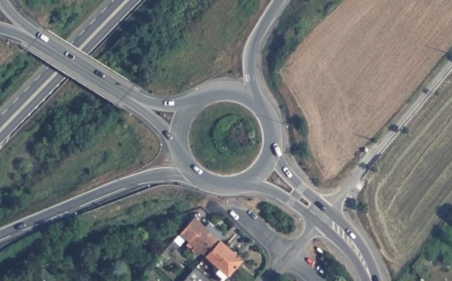 Vue aérienne du Rond-point anonyme n°41269814