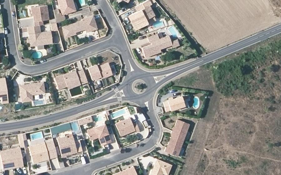 Vue aérienne du Rond-point anonyme n°412705794