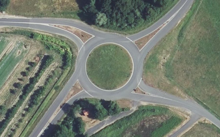 Vue aérienne du Rond-point anonyme n°41271692