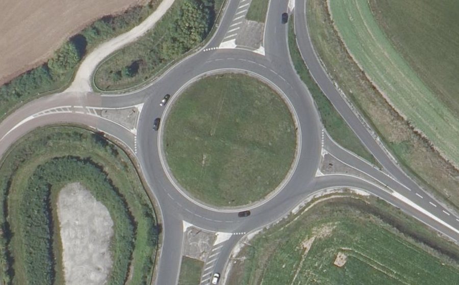 Vue aérienne du Rond-point anonyme n°412738029