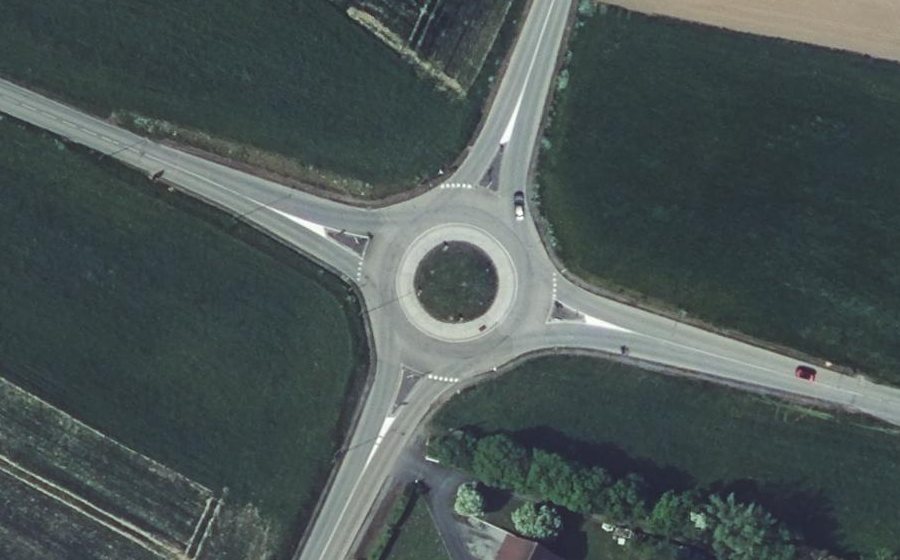 Vue aérienne du Rond-point anonyme n°41277171