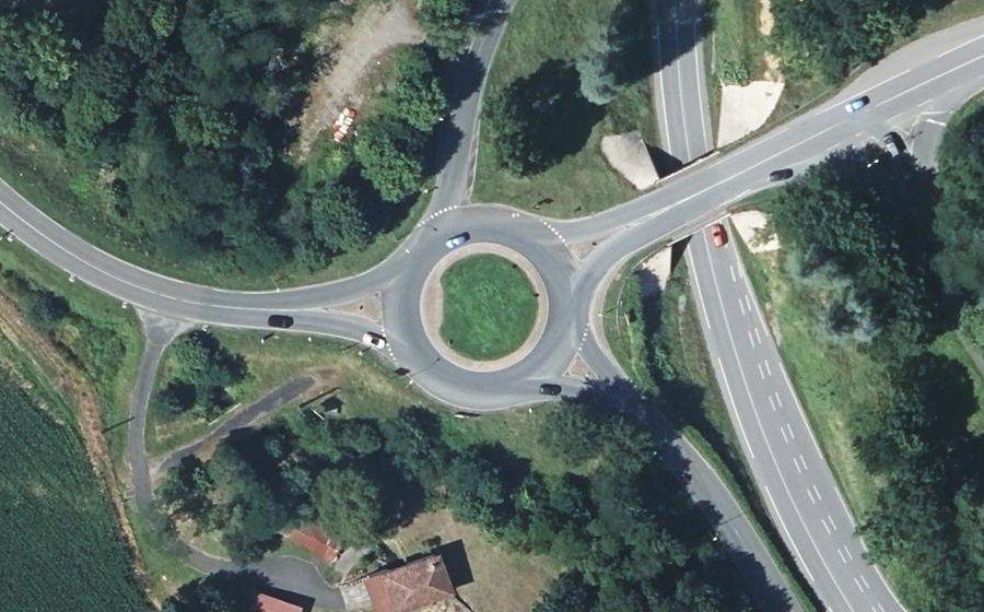 Vue aérienne du Rond-point anonyme n°41283483