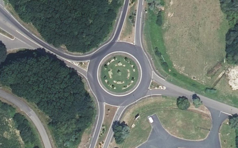 Vue aérienne du Rond-point anonyme n°41284930