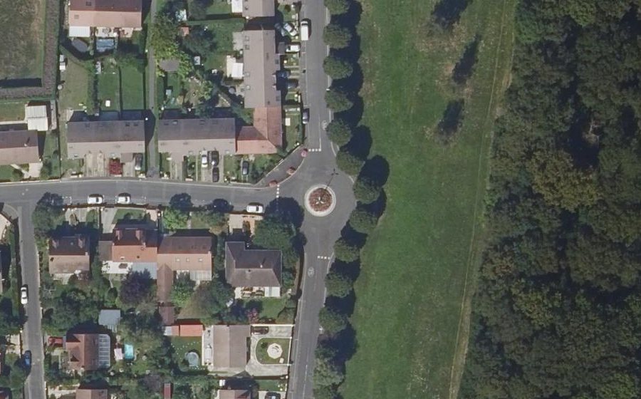 Vue aérienne du Rond-point anonyme n°41293713