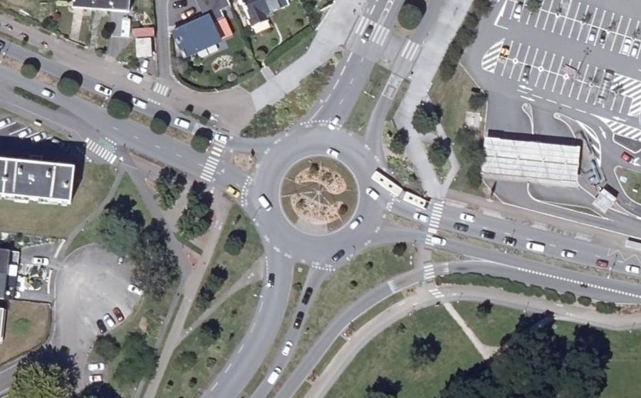 Vue aérienne du Rond-point anonyme n°412948430