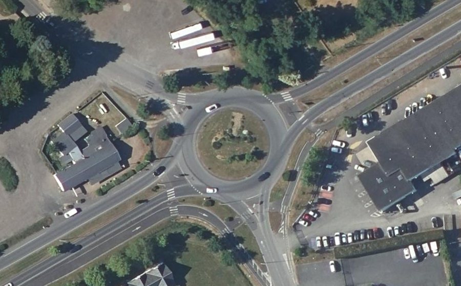 Vue aérienne du Rond-point anonyme n°41309767
