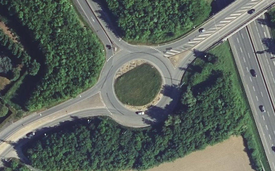 Vue aérienne du Rond-point anonyme n°41311644