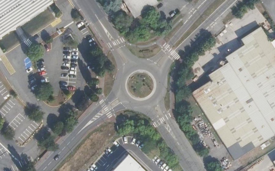 Vue aérienne du Rond-point anonyme n°41336041