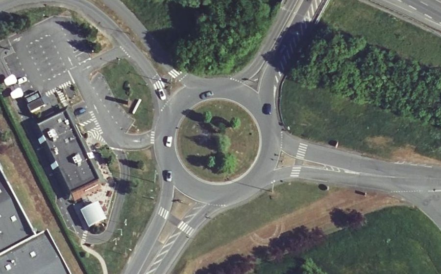 Vue aérienne du Rond-point anonyme n°41336717