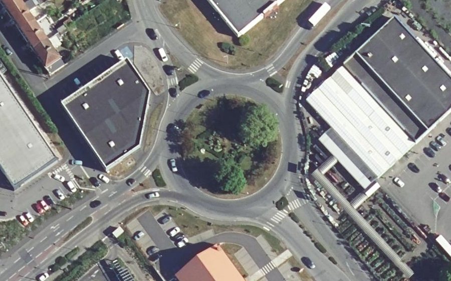 Vue aérienne du Rond-point anonyme n°41336723