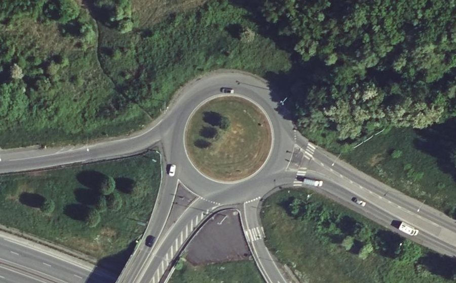 Vue aérienne du Rond-point anonyme n°41336728