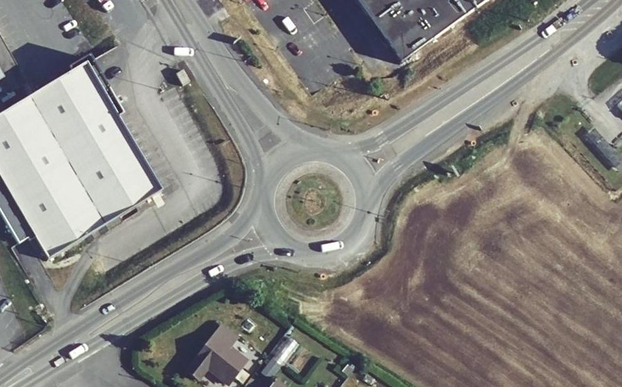 Vue aérienne du Rond-point anonyme n°41337846