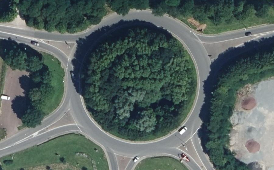Vue aérienne du Rond-point anonyme n°41362378